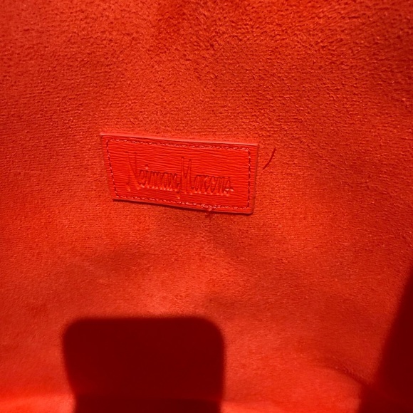 Neiman Marcus Red Leather Tote Bag with Minimalist Design - Picture 4 of 7